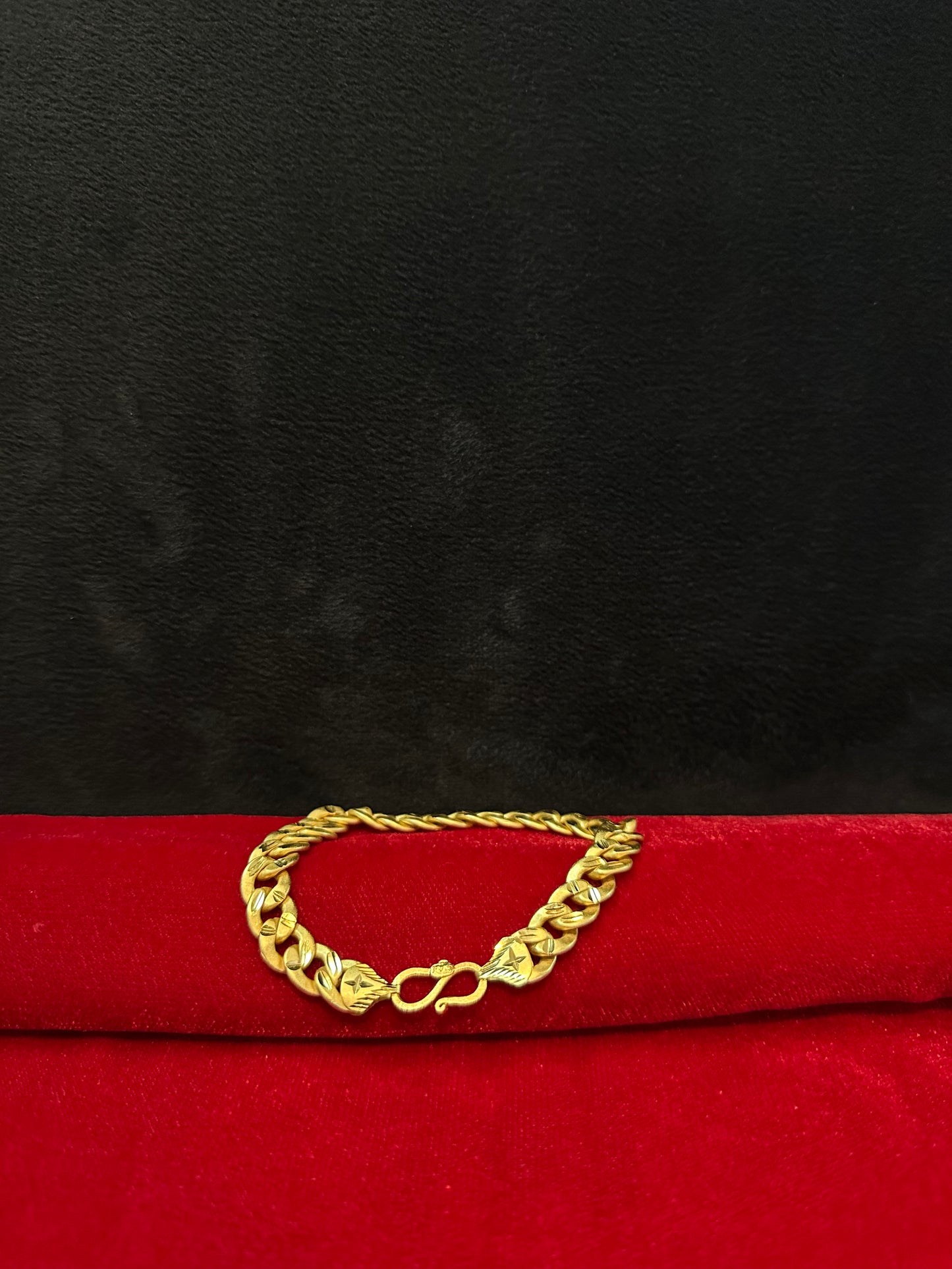 Cuban King Bracelet- 100 Milligram Gold Forming, 8-Inch Length, 14 Grams