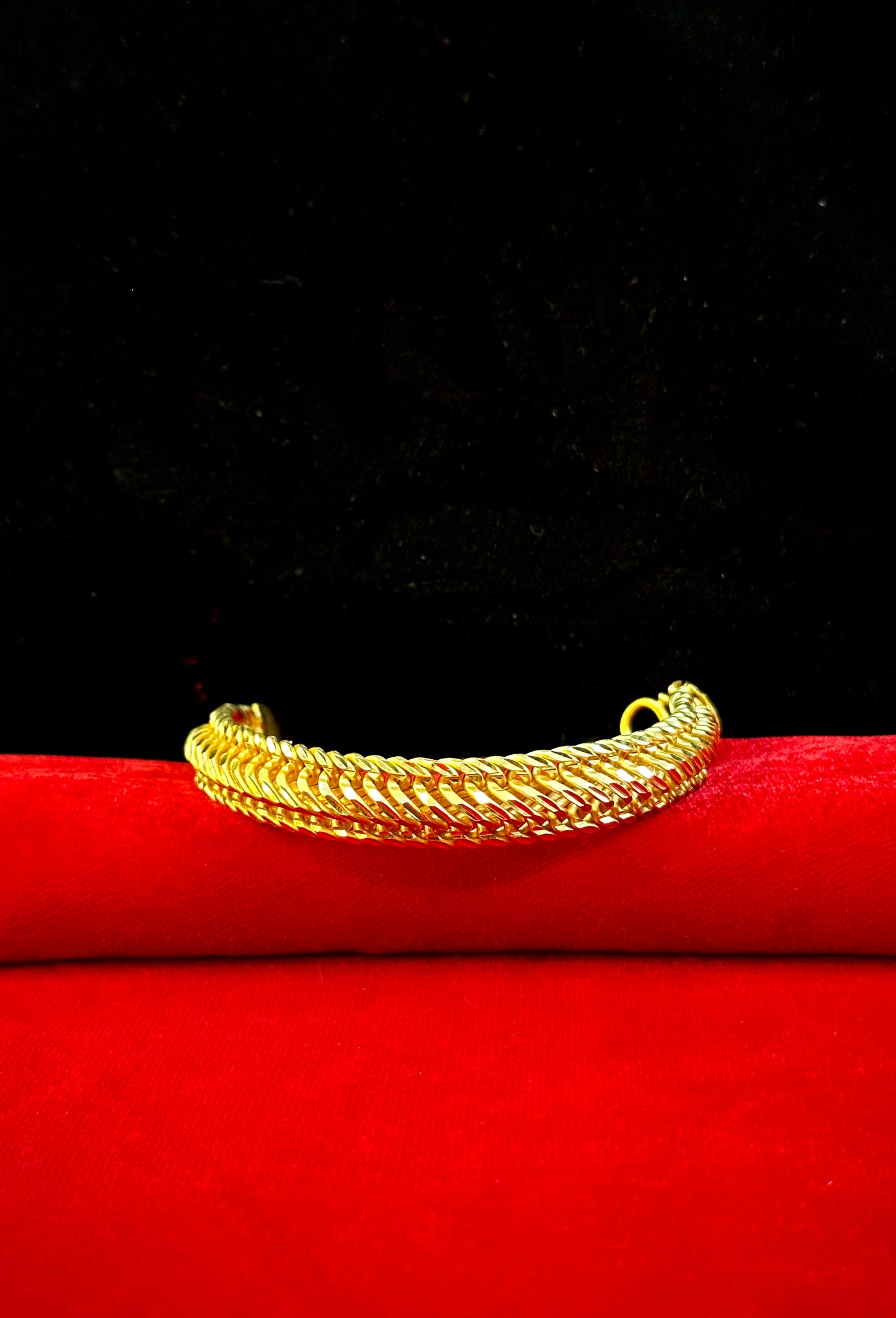 Regal Weave Bracelet- 200 Milligram Gold Forming, 8-Inch Length, 25 Grams