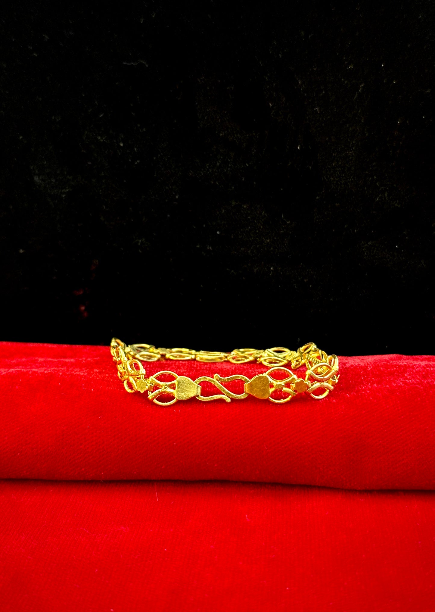 Noor Leaflet Bracelet- 150 Milligram Gold Forming, 8-Inch Length, 19 Grams