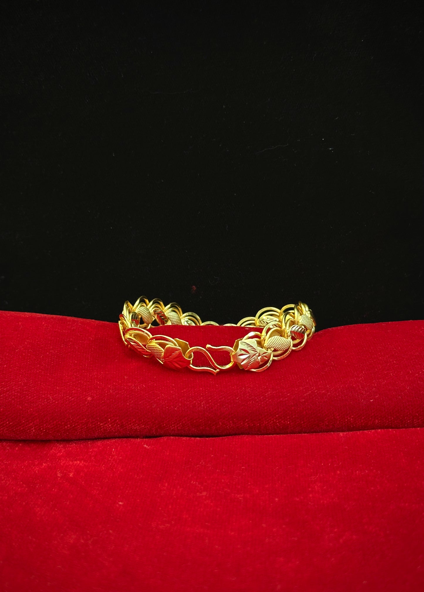 Lotus Bracelet- 150 Milligram Gold Forming, 8-Inch Length, 25 Grams