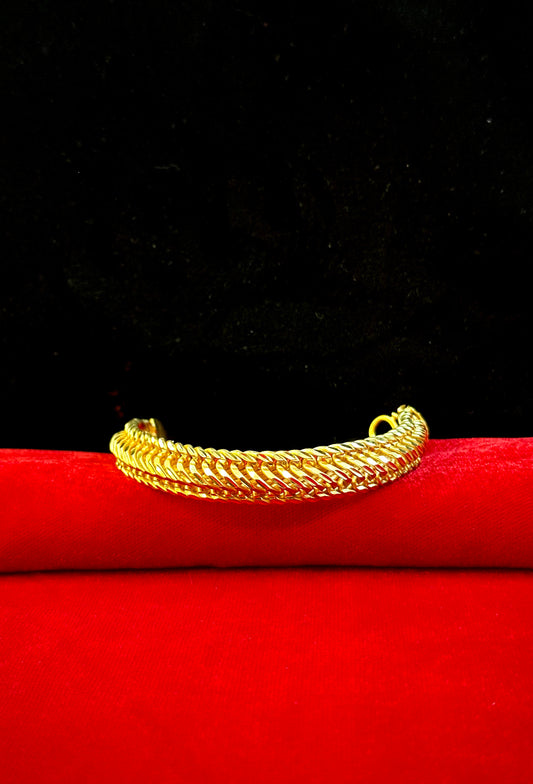 Regal Weave Bracelet- 200 Milligram Gold Forming, 8-Inch Length, 25 Grams