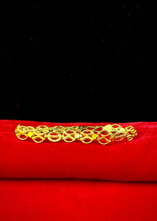 Noor Leaflet Bracelet- 150 Milligram Gold Forming, 8-Inch Length, 19 Grams
