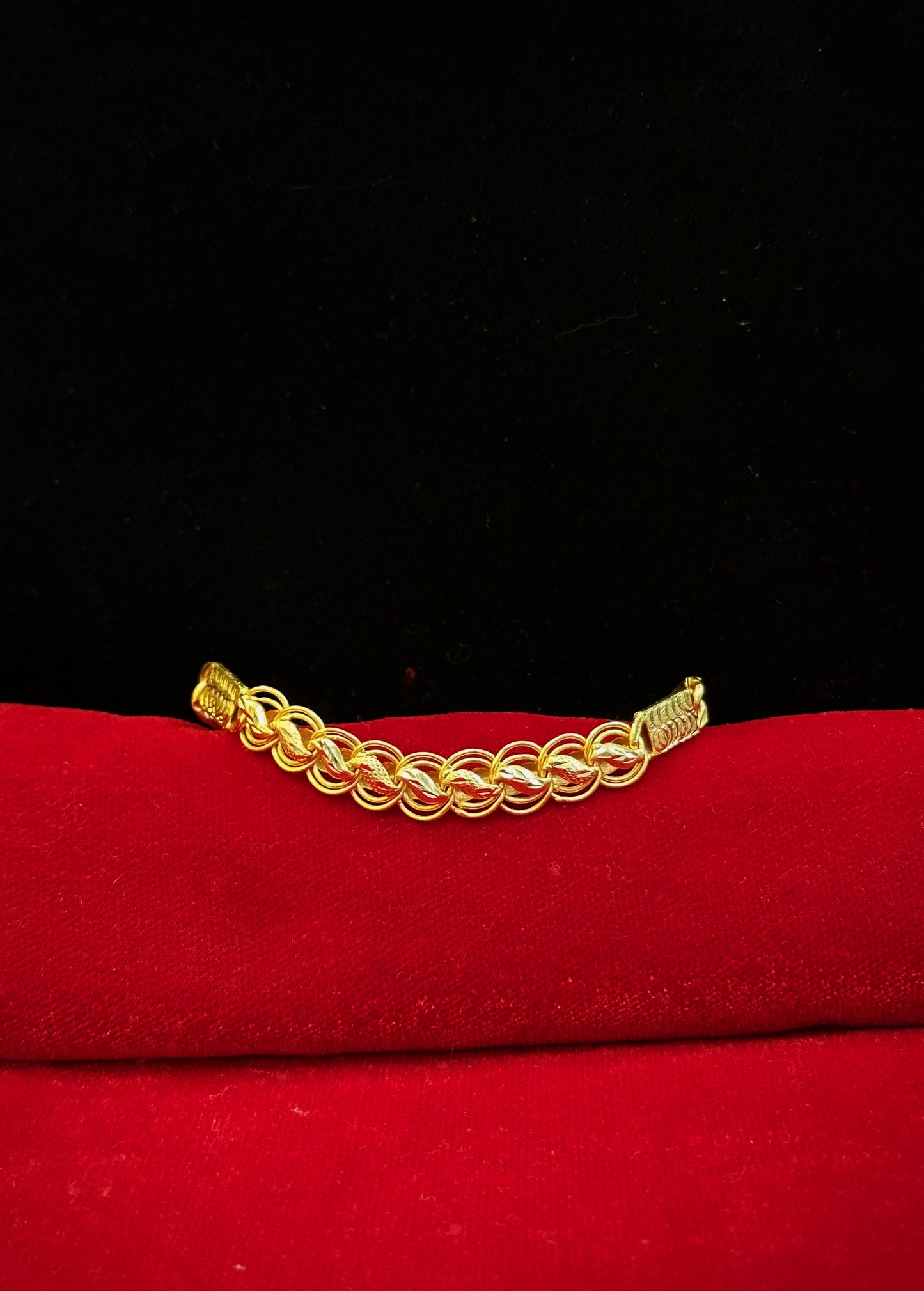 Lotus Buscuit combination Bracelet- 100 Milligram Gold Forming, 8-Inch Length, 19 Grams