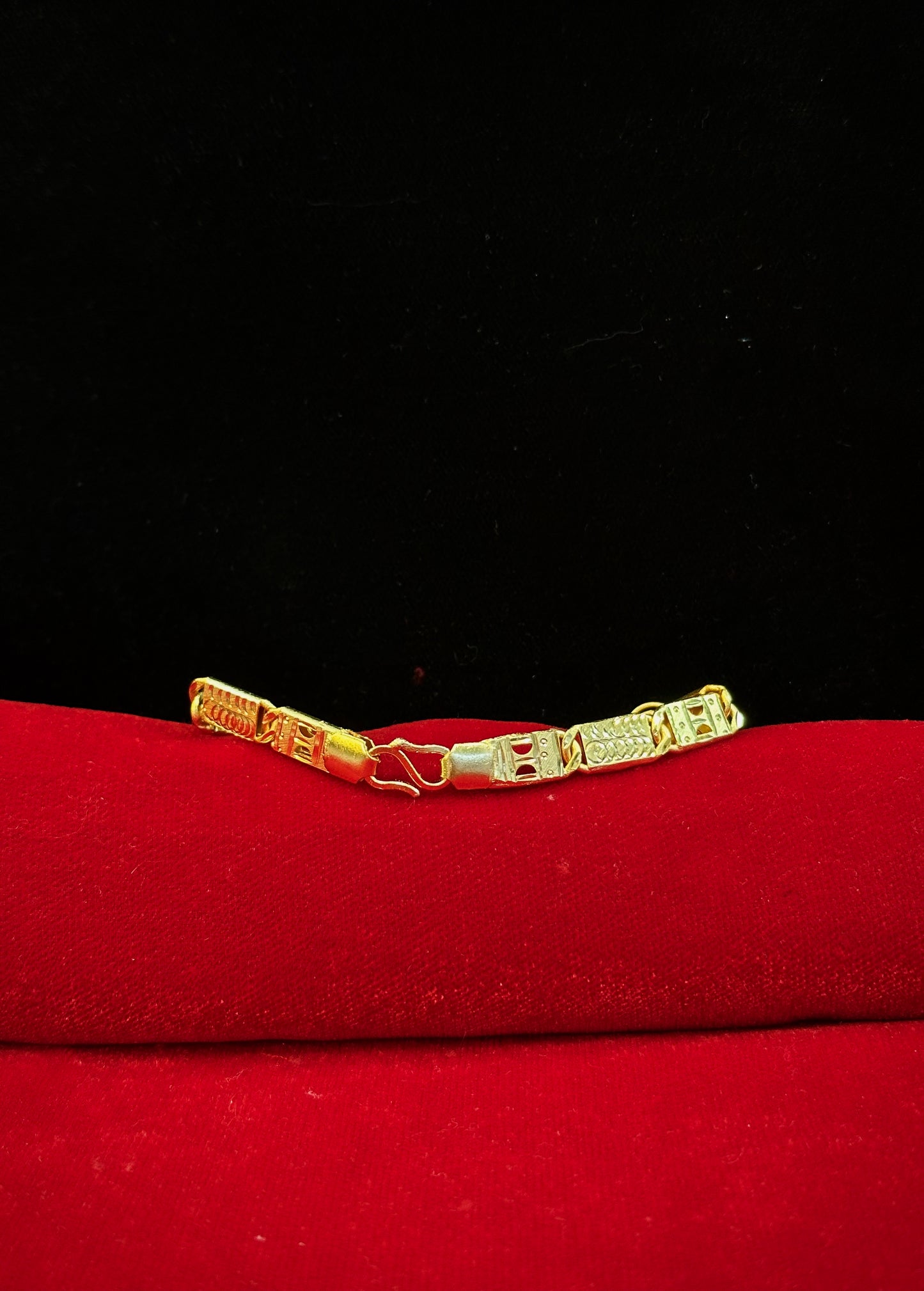 Lotus Buscuit combination Bracelet- 100 Milligram Gold Forming, 8-Inch Length, 19 Grams