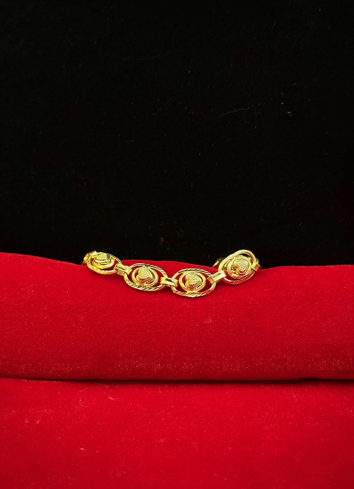 Swirl Shine Bracelet- 150 Milligram Gold Forming, 8-Inch Length, 23 Grams