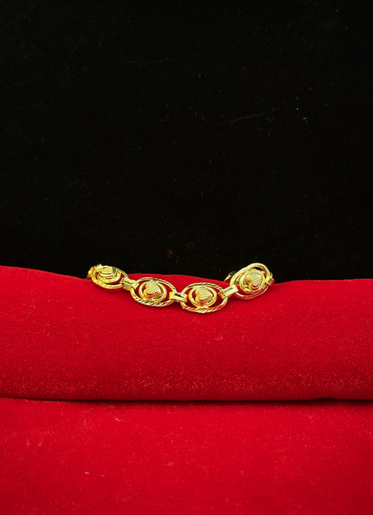 Swirl Shine Bracelet- 150 Milligram Gold Forming, 8-Inch Length, 23 Grams
